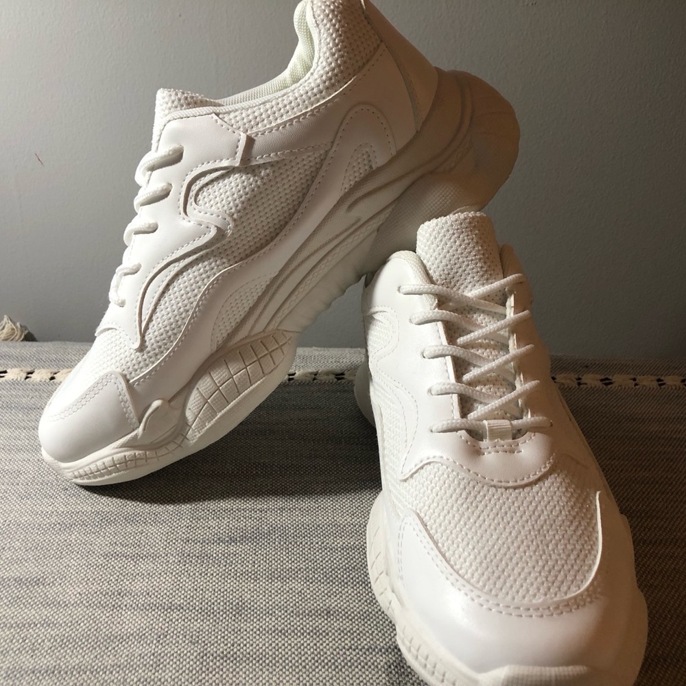 White womens sneakers size 9